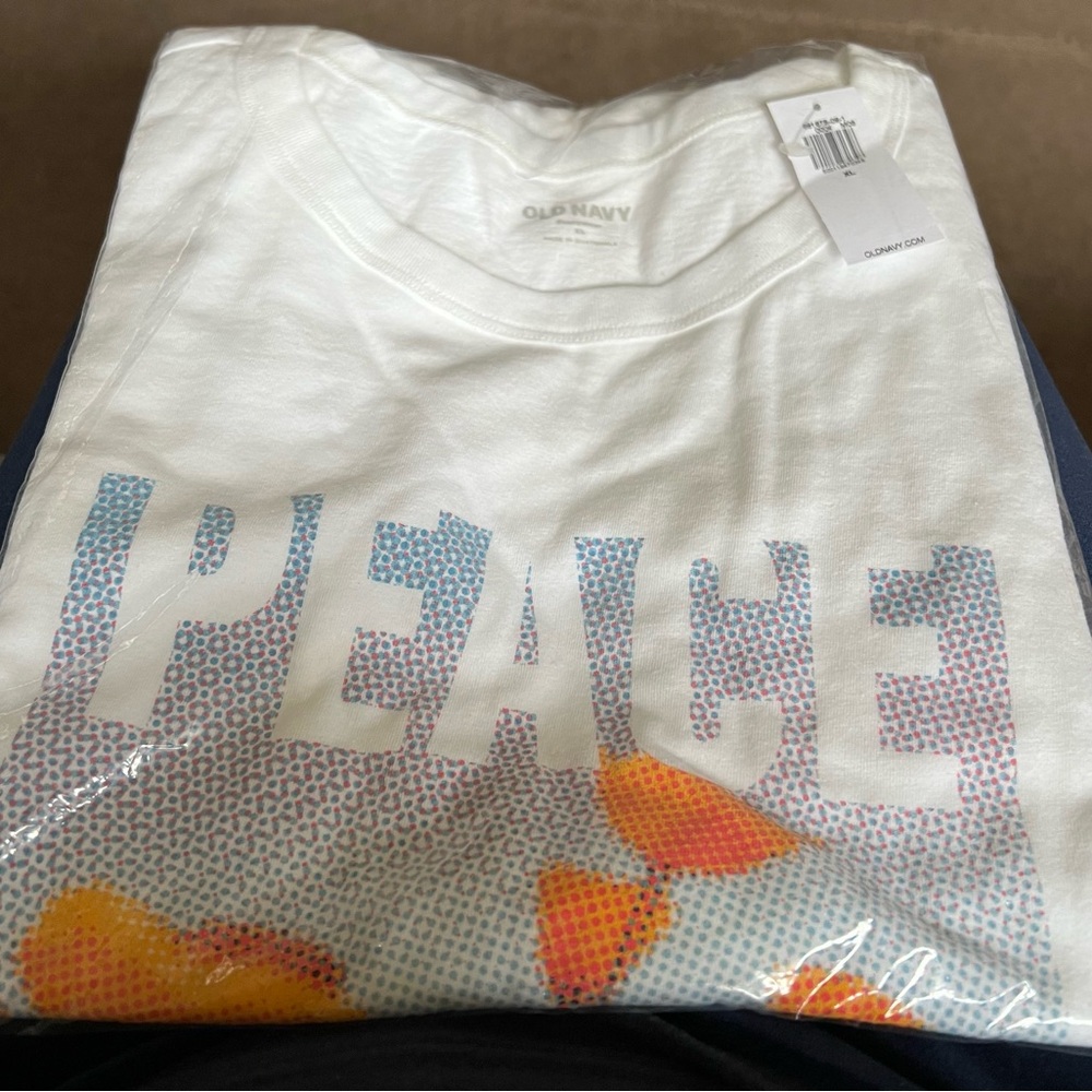 NWT old navy gender neutral white short sleeve graphic t-shirt size women’s XL